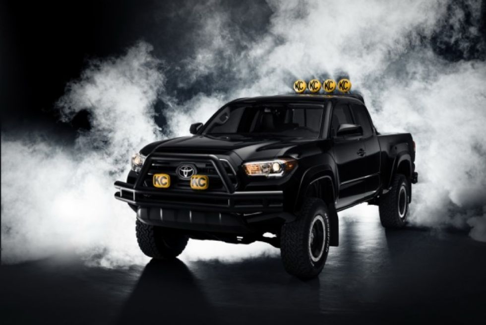 H Toyota τίμησε δεόντως την Back to the Future Day, παρουσιάζοντας το Tacoma Back to the Future.