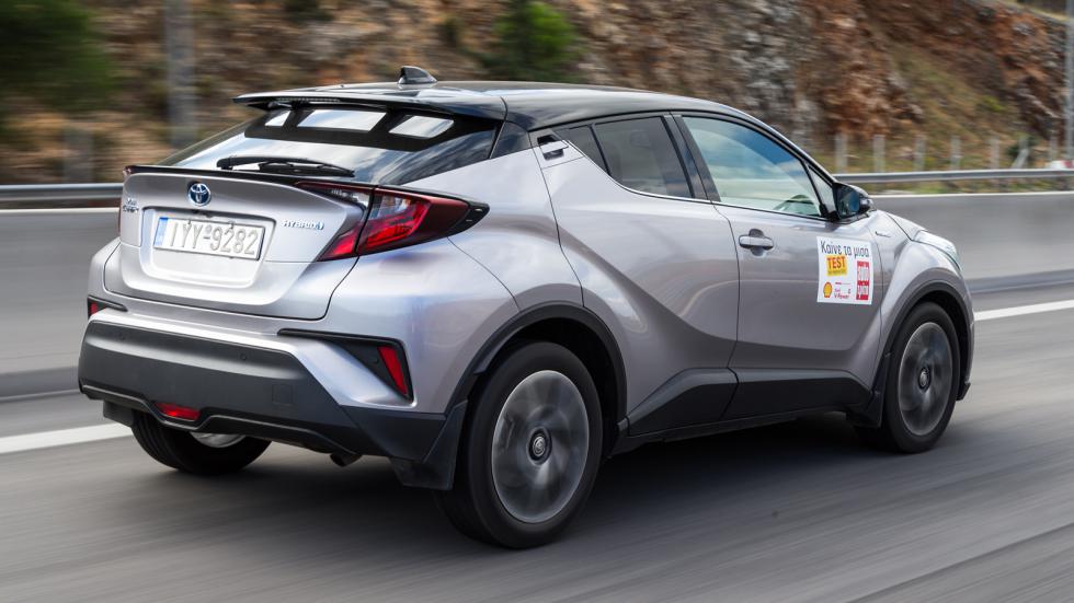 To Toyota C-HR αποτελεί ένα από τα πιο ευχάριστα SUV στο δρόµο, κάτι που οφείλεται εν πολλοίς στην ανάρτηση µε διπλά ψαλίδια που εφοδιάζεται.