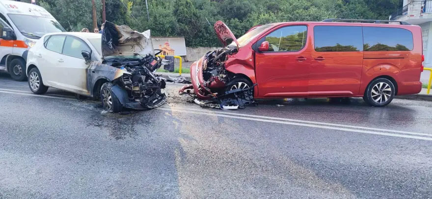 Χαλκιδική: Τρομακτικό τροχαίο με έναν νεκρό και επτά τραυματίες