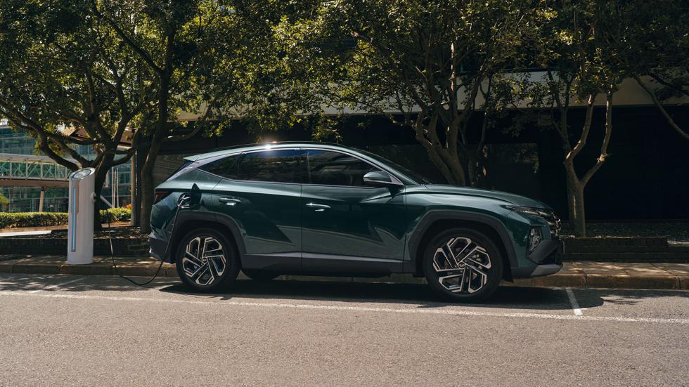 Το Tucson είναι διαθέσιμο σε όλες σχεδόν τις εκδόσεις κινητήρων και συστημάτων κίνησης. 