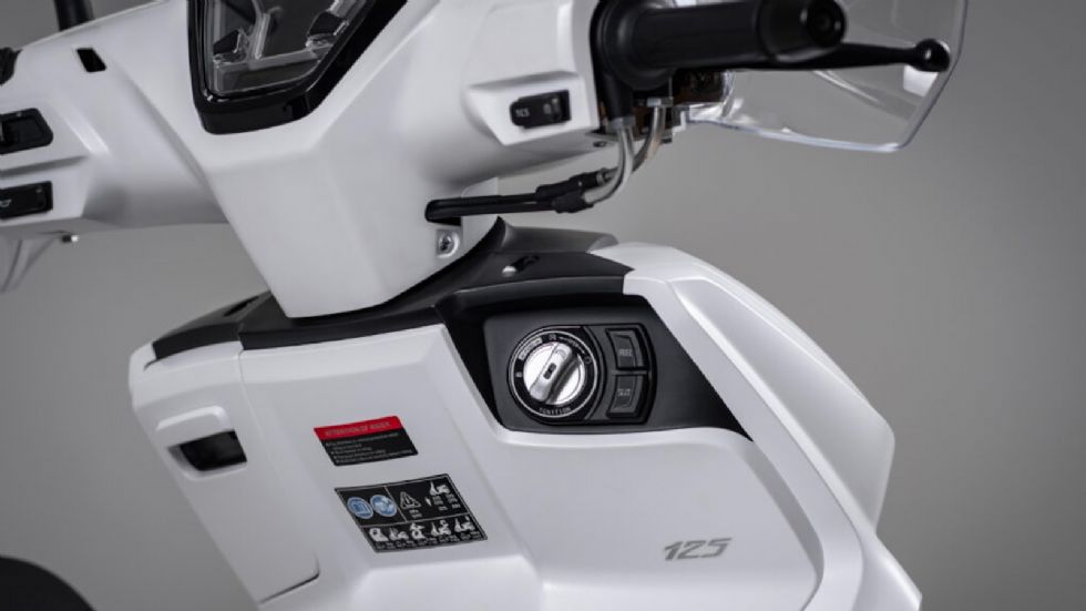 Voge SR16: Ψηλόροδο αστικό scooter με Traction Control και τιμή 2.695 ευρώ