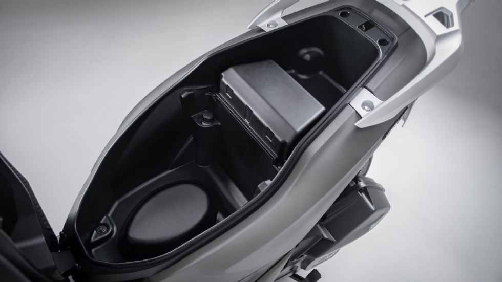 Voge SR16: Ψηλόροδο αστικό scooter με Traction Control και τιμή 2.695 ευρώ