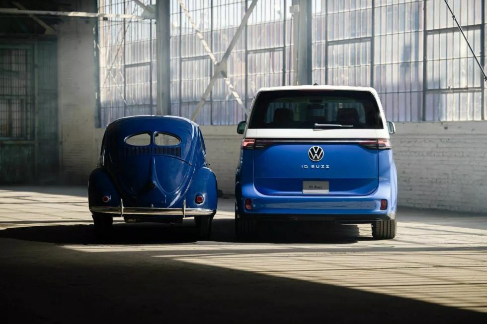Πριν 75 χρόνια έφτασε ο σκαραβαίος στην Ν. Υόρκη και η VW το γιορτάζει