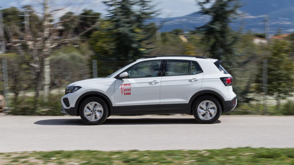 Ο TSI κινητήρας των 95 ίππων του T-Cross είναι λίγο νωχελικός χαμηλά ενώ το γεγονός πως συνδυάζεται με 5τάχυτο κιβώτιο δεν τον βοηθά να υποστηρίξει τον χαρακτήρα του T-Cross τουλάχιστον στην περίπτωση