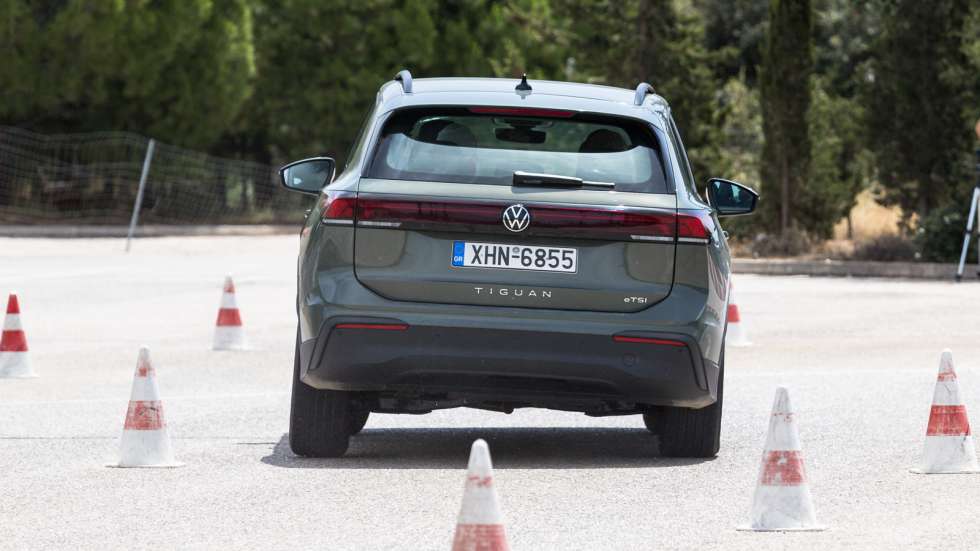 Απόλυτα ελεγχόμενη συμπεριφορά, εξαιρετική λειτουργία του ESP, αλλά και αυτοκυριαρχία ανάρτησης στις εναλλαγές φορτίου. Το VW Tiguan εμπνέει απόλυτη ασφάλεια.