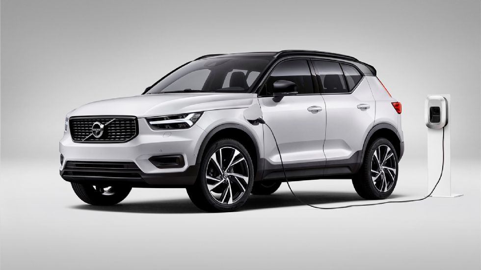 Η Plug-in υβριδική έκδοση του Volvo XC40 χρησιμοποιεί για την κίνησή της έναν 1.500άρη turbo κινητήρα βενζίνης και έναν ηλεκτροκινητήρα, που αντλεί την ενέργειά του από μια μπαταρία, η οποία φορτίζετα