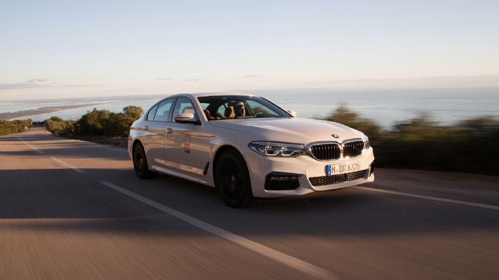 Ποιότητα κύλισης για όσκαρ, άψογη ηχομόνωση και κορυφαία ασφάλεια στο δρόμο για τη νέα BMW Σειρά 5.