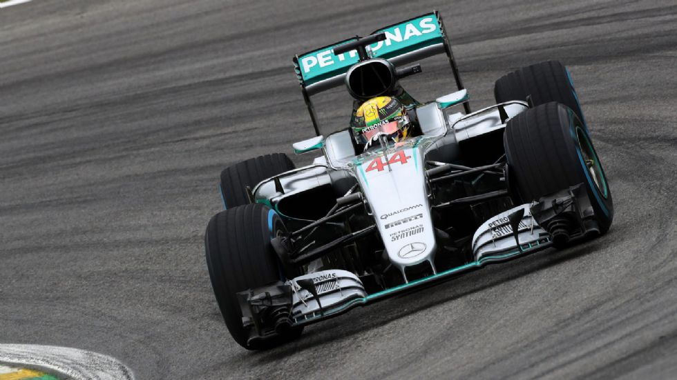 Ο Hamilton πήρε την 60η pole position της καριέρας του, αλλά δεν έχει την τύχη στα χέρια του, καθώς ακόμα και αν κερδίσει σήμερα και κάνει το ίδιο και στο φινάλε του Abu Dhabi, στον Rosberg αρκεί μία 