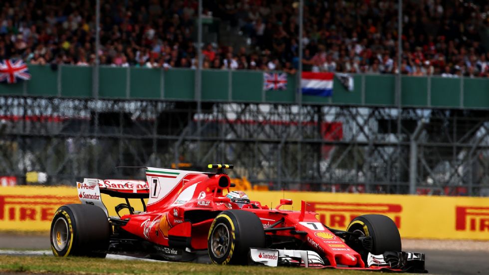 Οι Ferrari των Kimi Raikkonen και Sebastian Vettel είχαν εμπρός αριστερά κλαταρισμένο ελαστικό στους τελευταίους γύρους, γεγονός που έριξε τον Raikkonen από δεύτερο, τρίτο και τον Vettel από τρίτο, έβ