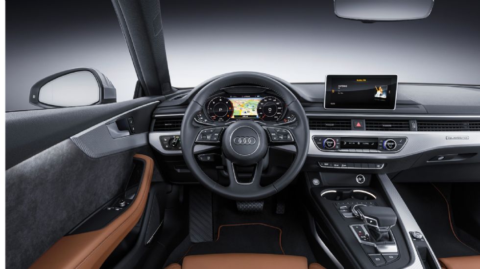 Στο εσωτερικό ξεχωρίζει ο πλήρως ψηφιακός πίνακας οργάνων Audi Virtual Cockpit και η νέα οθόνη με μέγεθος 8,3 ιντσών