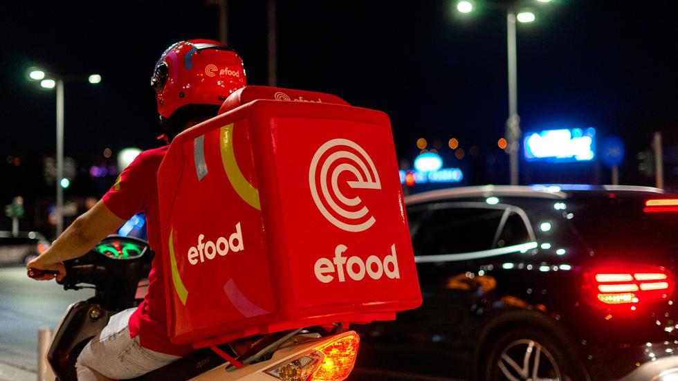 efood: Με 500 νέους διανομείς βρίσκεται δίπλα στα καταστήματα εστίασης