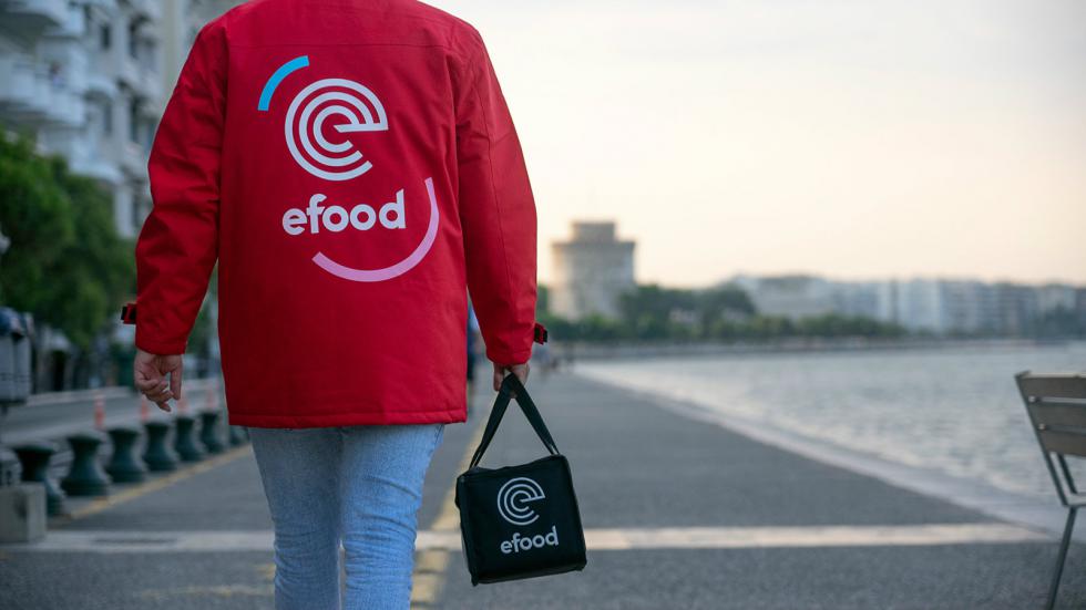 efood: Με 500 νέους διανομείς βρίσκεται δίπλα στα καταστήματα εστίασης