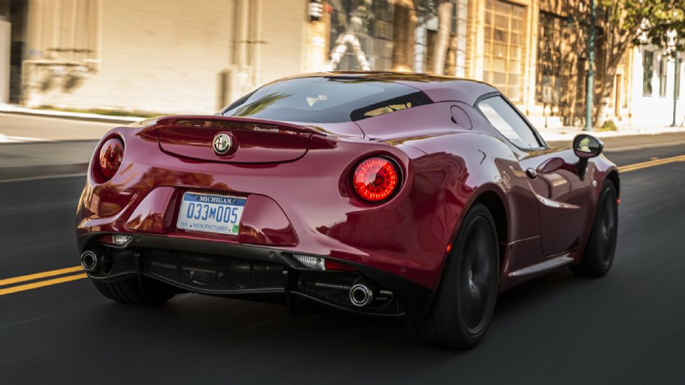 Στα πλαίσια της «εκλογίκευσης» του νέου sports car της Alfa Romeo, το carbon πλαίσιο της 4C θα εγκαταλειφθεί, ώστε να πέσει το κόστος παραγωγής και η τιμή του μοντέλου.