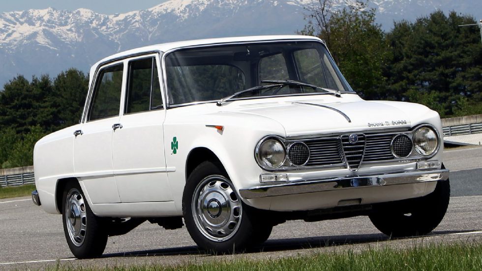 Το 1963 έφτασε η TI Super έκδοση με 112 άλογα που προσφερόταν μόνο με το Biancospino White χρώμα και το έμβλημα Quadrifoglio.