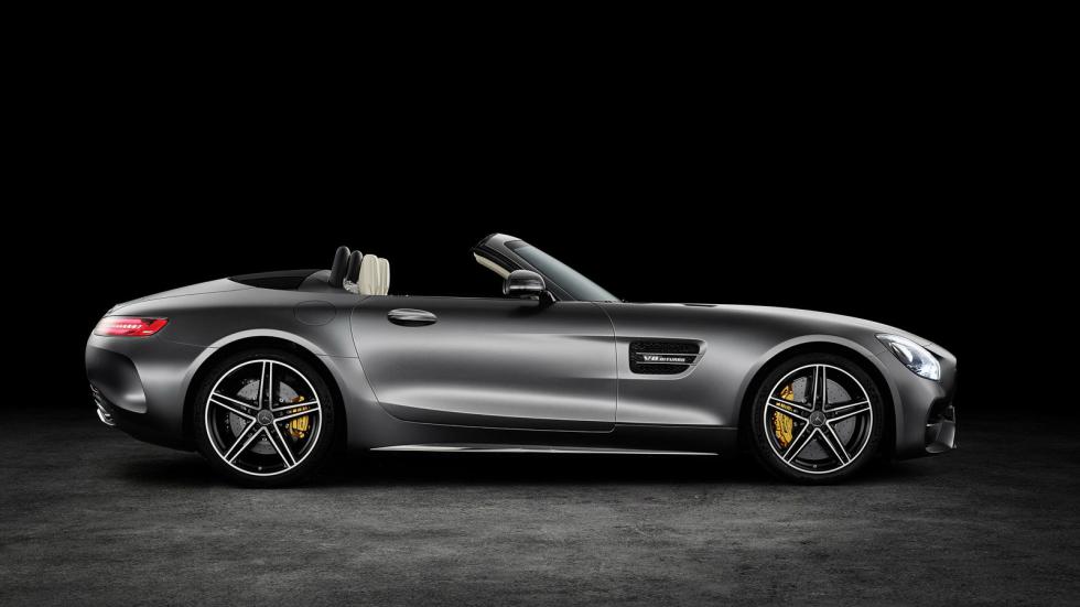 Η Mercerdes-AMG GT C Roadster εξοπλίζεται με ζάντες 20 ιντσών πίσω και 19 ιντσών μπροστά, κατασκευασμένες από την AMG.