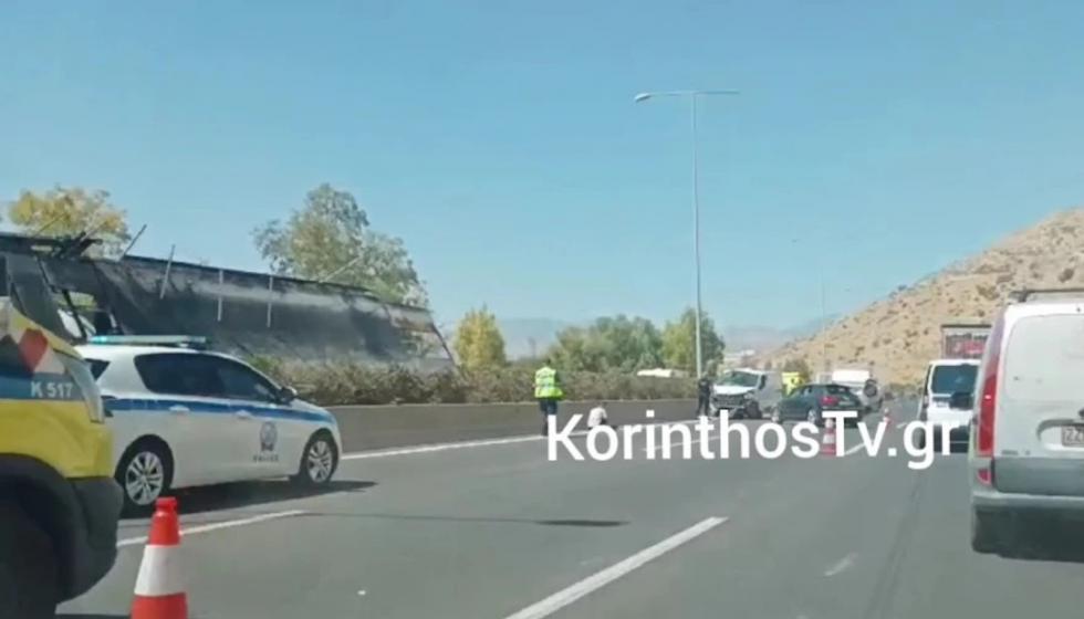 Σύγκρουση φορτηγών στην Αττική Οδό – Αυτοκίνητα έπεσαν στο δρόμο