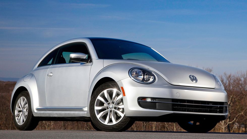 Τα Volkswagen Beetle και Beetle Convertible θα διατίθενται με 3 νέα μοτέρ βενζίνης και 2 πετρελαίου, όλα προδιαγραφών Euro 6, ενώ αναβαθμίζεται και ο εξοπλισμός άνεσης και ασφάλειάς τους.