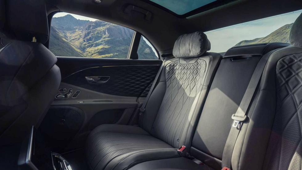 Ντεμπούτο για την Bentley Flying Spur V8