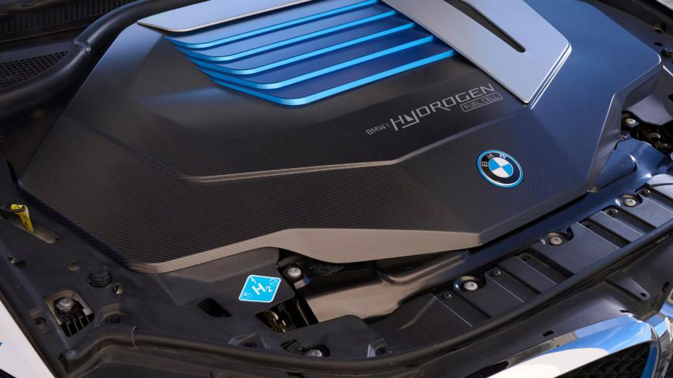 Η BMW iX5 Hydrogen των 401 ίππων επιτυγχάνει αυτονομία έως 504 χιλιόμετρα, ανεξάρτητα από τις εξωτερικές θερμοκρασίες. 