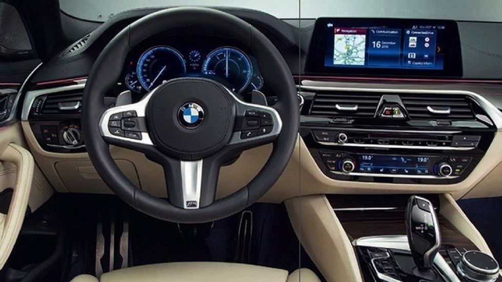 Το εσωτερικό της νέας BMW Σειρά 5 παραπέμπει σε αυτό της 7άρας.