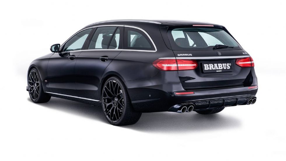 Η BRABUS «πείραξε» τη νέα Mercedes E-Class Sedan τον περασμένο Ιανουάριο και πλέον έφτασε η ώρα και για το Estate μοντέλο να λάβει τις «περιποιήσεις» των βελτιωτών.