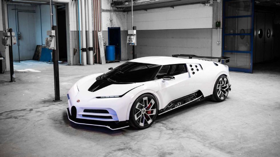 H Centodieci αποτελεί φόρο τιμής στην Bugatti EB110 και βασίζεται στην Chiron.	