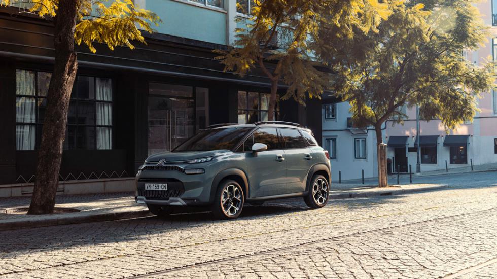 Το νέο Citroen C3 Aircross αναβαθμίστηκε στο «πρόσωπό» του, αποκτώντας νέο προφυλακτήρα, καινούργια μάσκα με γεωμετρικό μοτίβο και στάνταρ LED προβολείς.