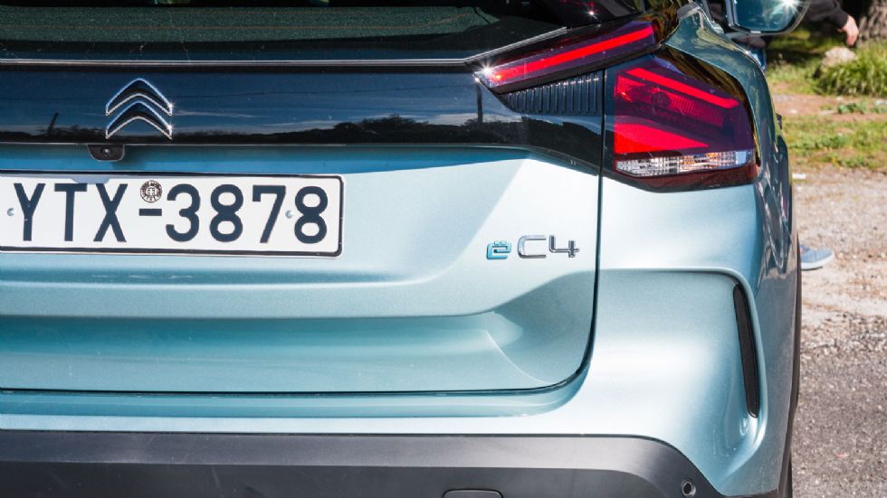 Citroen e-C4 C-Cross Vs Nissan LEAF