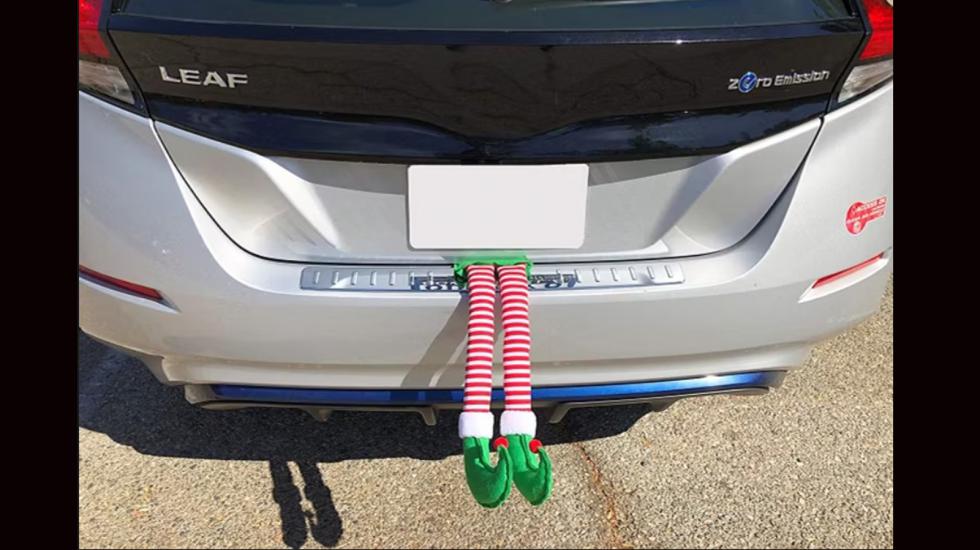 Χριστουγεννιάτικα αξεσουάρ αυτοκινήτου: Κιτς, υπερβολικά ή «κουλά»