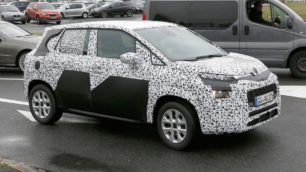 Πρόσφατες κατασκοπευτικές εικόνες δείχνουν πως η Citroen δουλεύει πάνω σε ένα «Baby SUV», το οποίο στηρίζεται στο νέο C3.