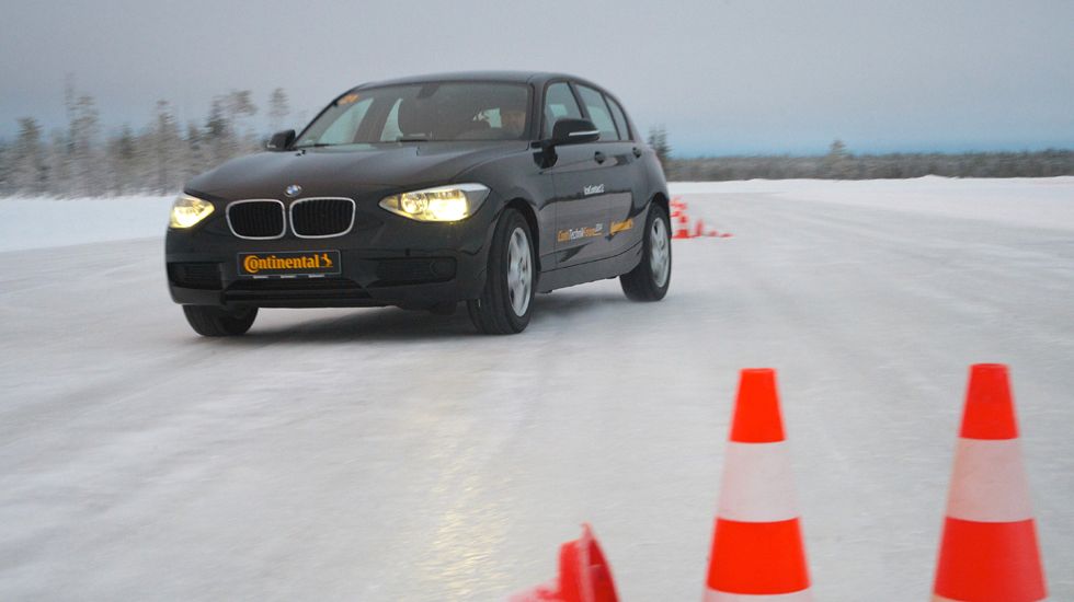 Tο WinterContact TS 850 P δεν είχε πολλά να προσφέρει στον πάγο, σε αντίθεση με το IceContact2, που έστριβε σαν σε βρεγμένη άσφαλτο.