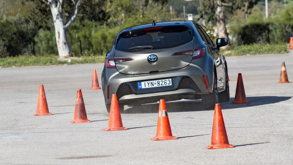 Toyota Corolla Hybrid (2019) στο Τest αποφυγής κινδύνου