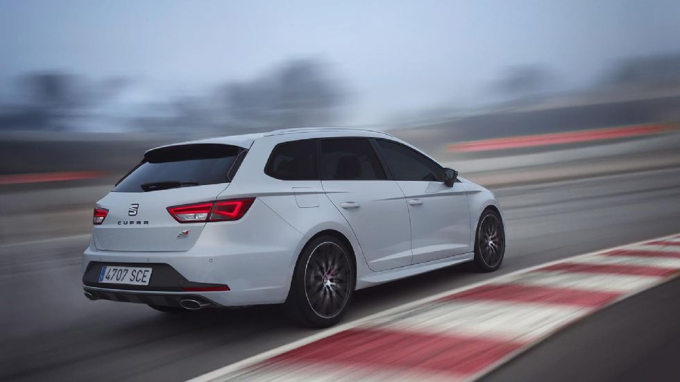 Το SEAT Leon Cupra ST δικαιούται το σεβασμό μας, καθώς πέτυχε χρόνο 7 λεπτών και 58 δλ. στην πίστα του Nurburgring. 