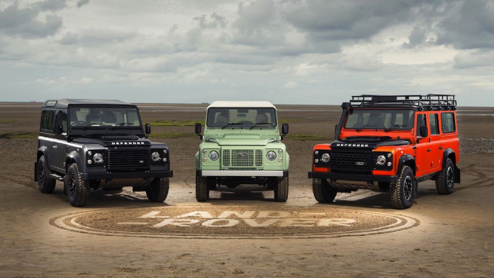 Έναν χρόνο περίπου πριν, η Land Rover παρουσίασε τρία επετειακά μοντέλα της σειράς Celebration Series, τα Adventure Edition, Heritage Edition και Autobiography Edition.