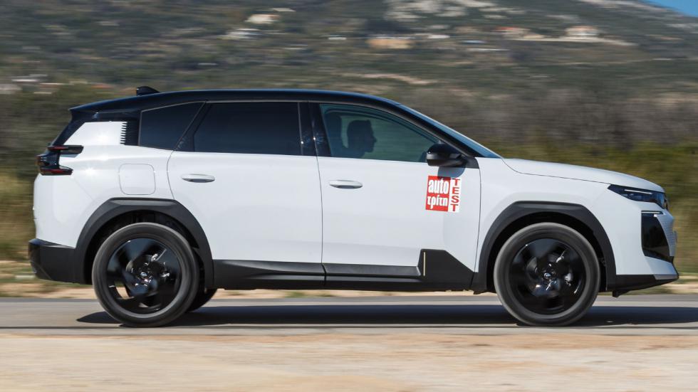 Καθοριστικό ρόλο στην άνεση που προσφέρει το Citroen C5 Aircross στο δρόμο παίζει η εξαιρετικά ρυθμισμένη ανάρτηση, χάρη και στην πατέντα με τα Progressive Hydraulic Cushions, που «καταπίνει» τις κακο