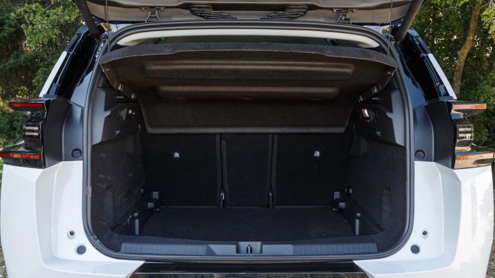 Μεγάλος και πρακτικός ο χώρος φόρτωσης.