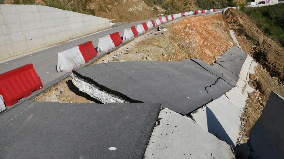 Θεσσαλία: Δρόμος κατέρρευσε λίγο πριν παραδοθεί στο κοινό