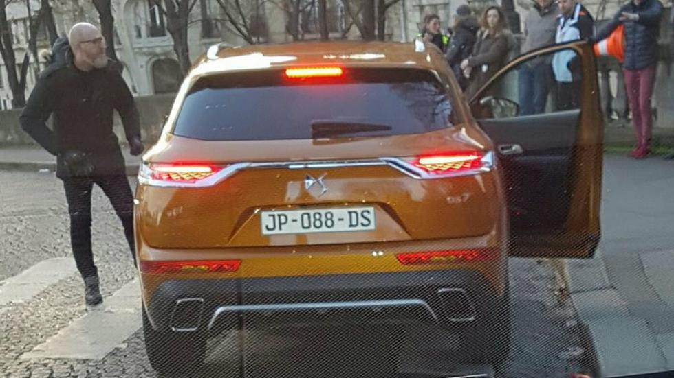 Σε αυτή τη φωτογραφία φαίνεται καθαρά το σήμα DS7 στην πέμπτη πόρτα. 