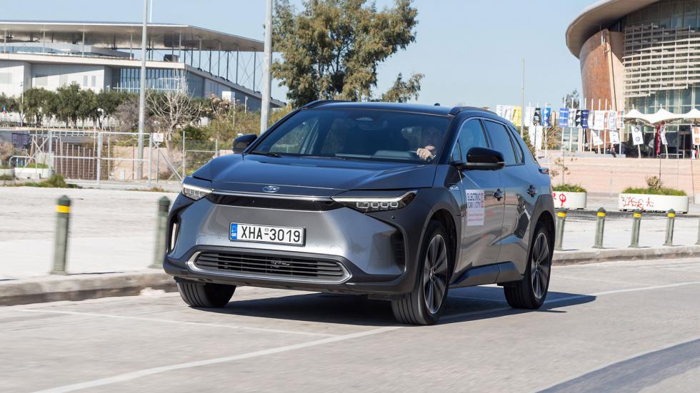 Με μια φόρτιση, το Toyota bZ4X μπορεί να προσφέρει έως και 440 χλμ. αυτονομίας στην πόλη. Το κόστος είναι μικρότερο ακόμα και από ένα 125άρι Scooter.