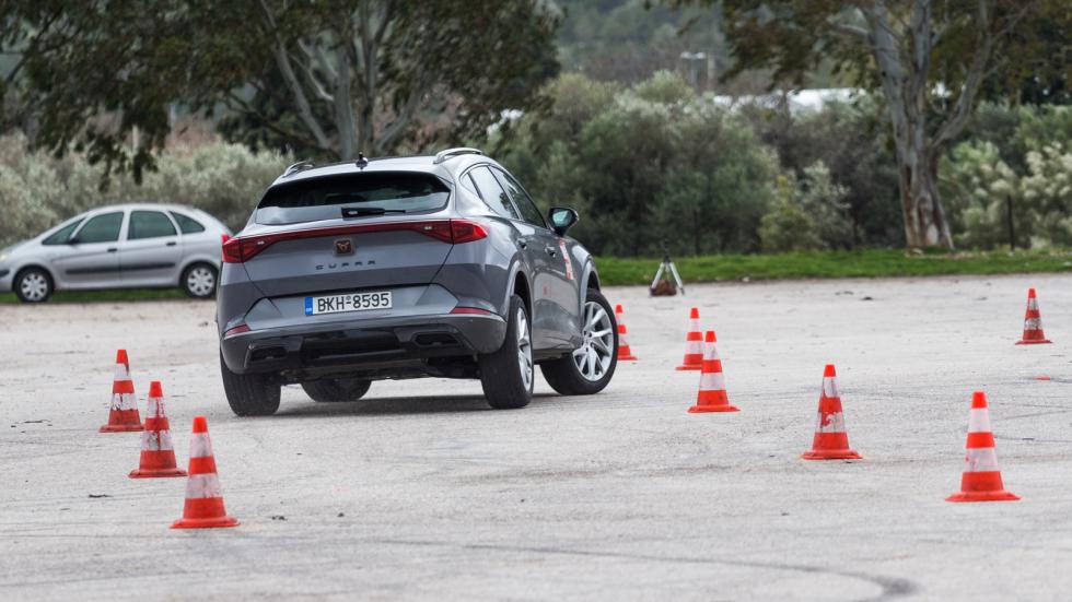 Η πρώτη προσπάθεια του Formentor έγινε στα 72 χλμ./ώρα, όπου το ισπανικό SUV ολοκλήρωσε τη διαδικασία με υπερβολική άνεση.