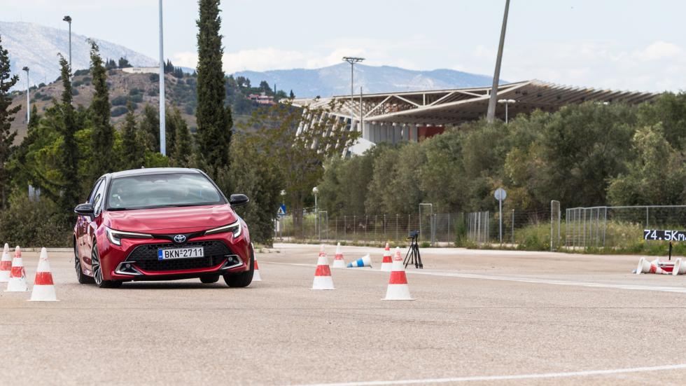 Elk Test στην υβριδική Toyota Corolla των 140 PS