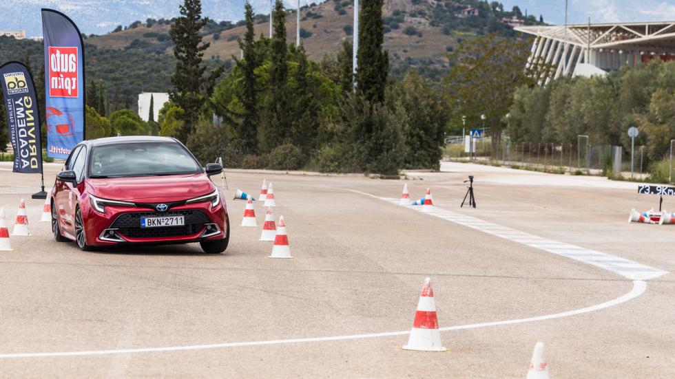 Elk Test στην υβριδική Toyota Corolla των 140 PS