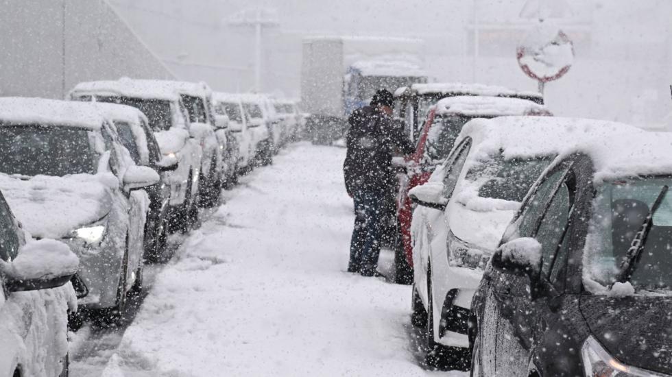 Χάος στην Αττική Οδό! Ανοιξαν τα διόδια για να αποσυμφορηθεί η κατάσταση. Εγκλωβισμένα χιλιάδες Ι.Χ. στον αυτοκινητόδρομο.