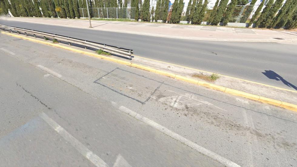 Τι είναι αυτά τα μαύρα τετράγωνα στον δρόμο;