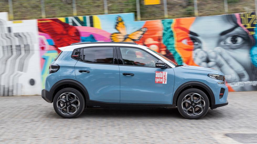 Η πολύ χαμηλή αστική κατανάλωση του Citroen e-C3 (12,5 kWh/100 χλμ.) εξασφαλίζει αυτονομία πόλης πάνω από τα 300 χλμ..