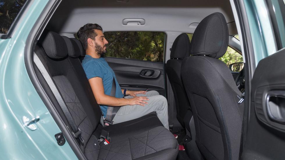 Πρώτη θέση μαζί με το Jeep Renegade για το Hyundai Bayon, το μικρό «αδερφάκι» του Kona με το αντίστοιχα φαρδύ πίσω κάθισμα.