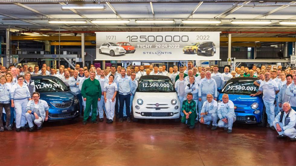 Η αναμνηστική φωτογραφία με το Fiat 500 και τα Lancia Ypsilon και Abarth 695 Tributo 131 Rally.