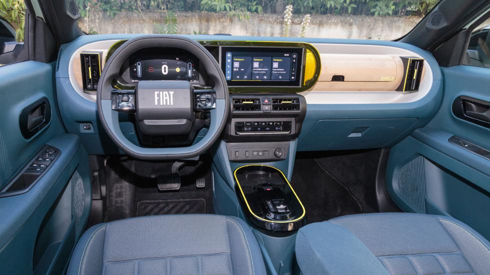 Ο μοναδικός χαρακτήρας του Fiat Grande Panda εκφράζεται τόσο εξωτερικά όσο και στο εσωτερικό του με τον καλύτερο τρόπο, ενσωματώνοντας πολλές εμπνευσμένες λεπτομέρειες.