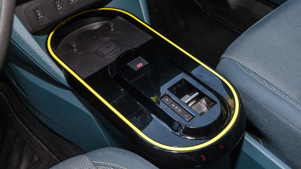 Ο μοναδικός χαρακτήρας του Fiat Grande Panda εκφράζεται τόσο εξωτερικά όσο και στο εσωτερικό του με τον καλύτερο τρόπο, ενσωματώνοντας πολλές εμπνευσμένες λεπτομέρειες.