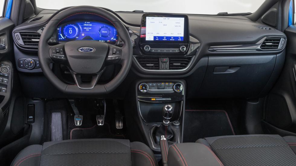 Το εσωτερικό του Ford Puma έχει μοντέρνο διάκοσμο και διαθέτει στιβαρή συναρμογή. 
